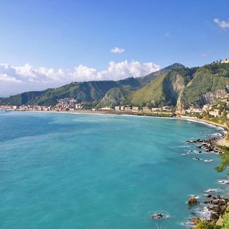 Roberto House Beach - Taormina Mare Джардини-Наксос Экстерьер фото