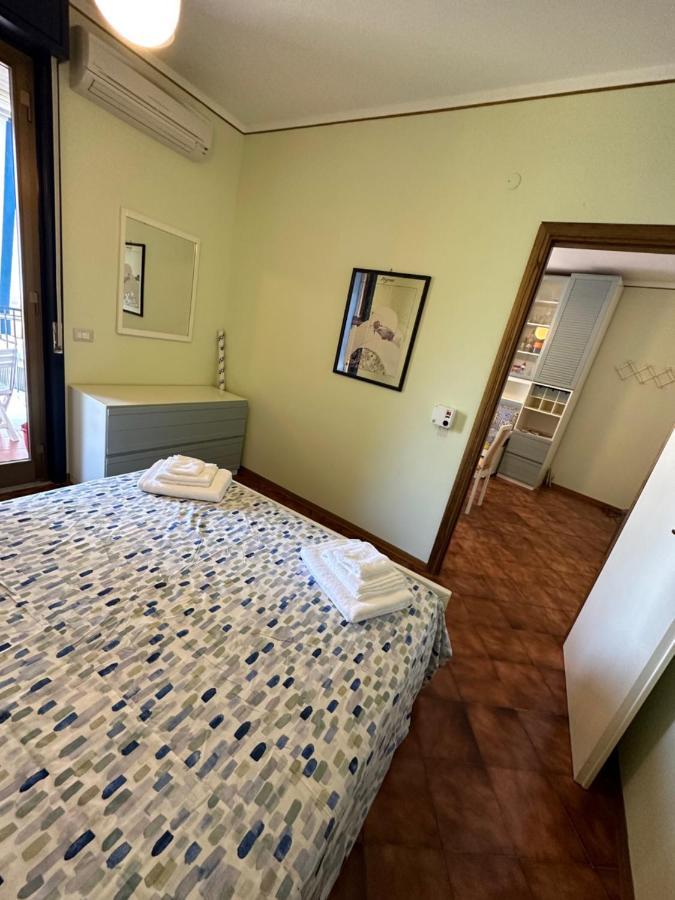 Roberto House Beach - Taormina Mare Джардини-Наксос Экстерьер фото