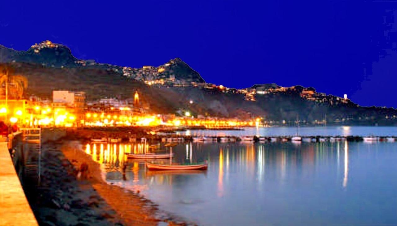 Roberto House Beach - Taormina Mare Джардини-Наксос Экстерьер фото