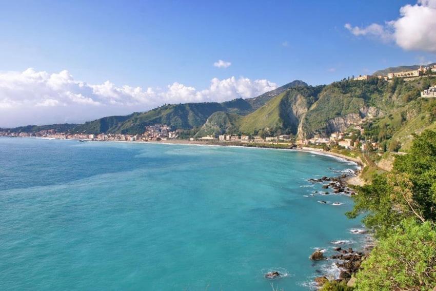 Roberto House Beach - Taormina Mare Джардини-Наксос Экстерьер фото