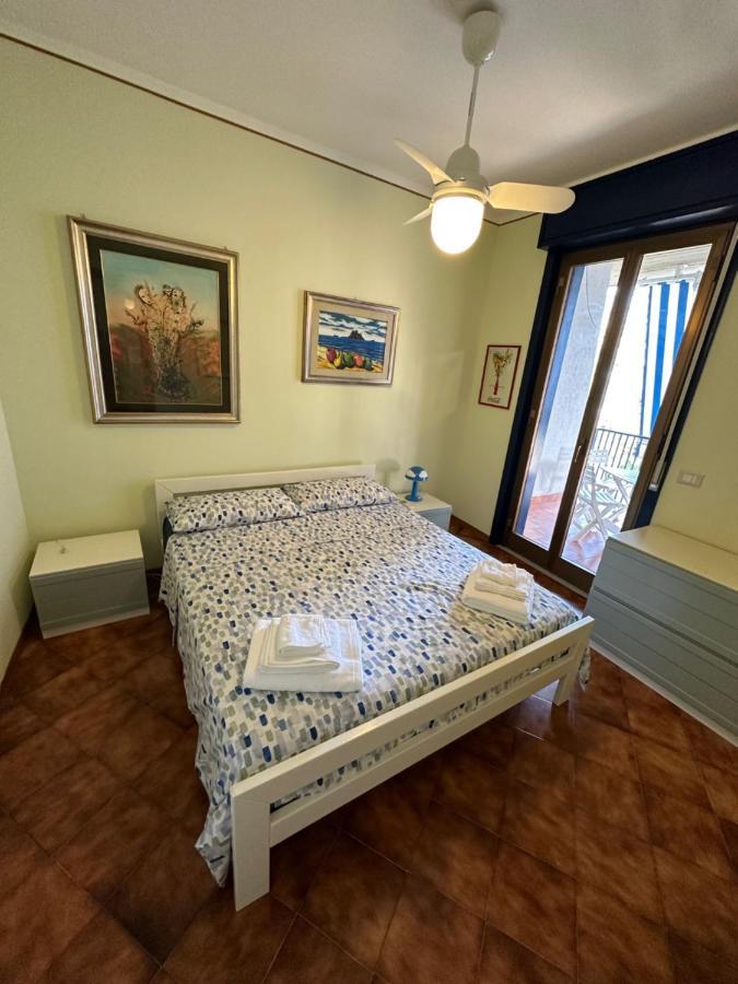 Roberto House Beach - Taormina Mare Джардини-Наксос Экстерьер фото