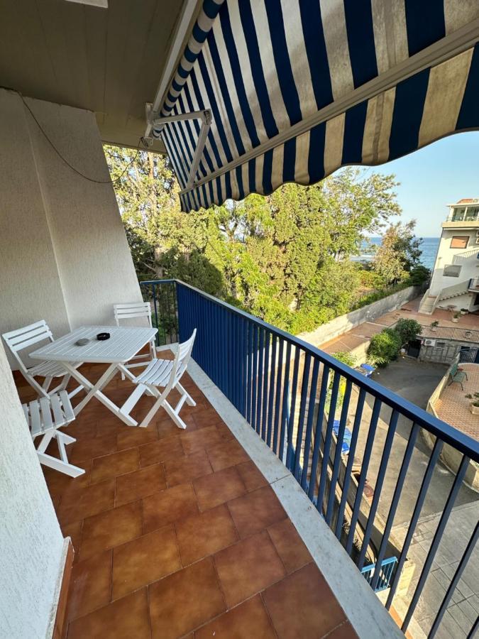 Roberto House Beach - Taormina Mare Джардини-Наксос Экстерьер фото